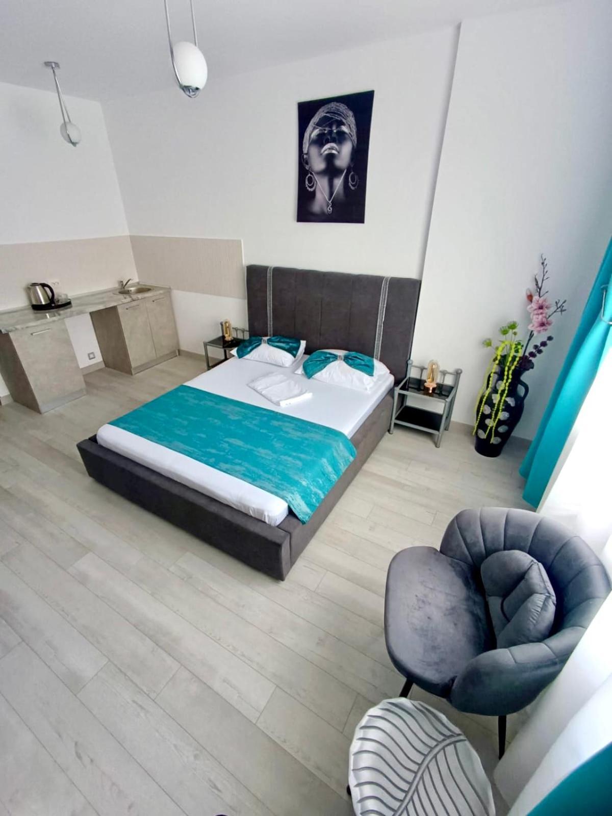 Eduard Elegance Rin * Bukarest